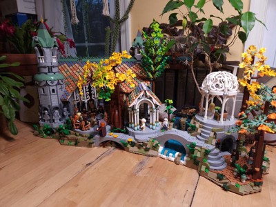 LEGO 10316 Icons Le Seigneur des Anneaux : Fondcombe, Construisez la Vallée  de la Terre du Milieu, Grand Set Immersif avec 15 Minifigurines incluant  Frodon, Sam et Bilbon Sacquet (Exclusivité ) 