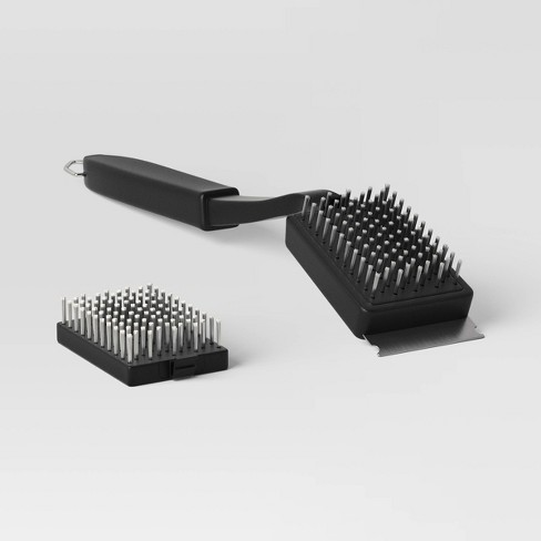 Dyna-Glo 18 Flat Top Grill Brush with Nylon Bristles and Stainless Steel  Scraper - Black