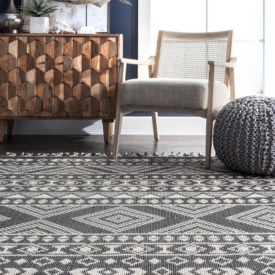 Gray Tribal Flatweave Synthetic Area Rug, 5' x 8'