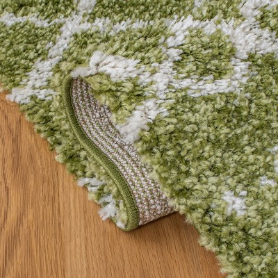 Arizona Green and Ivory Geometric Shag Area Rug, 5'1" x 7'6"