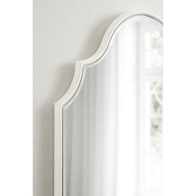 Leanna Coastal Arched Wall Mirror with Scalloped Edges, 20x30, White