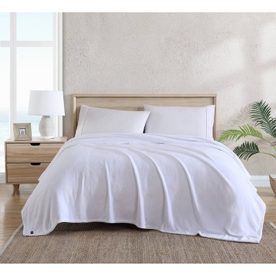 Island-Inspired White Ultra Soft Plush King Blanket