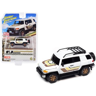 2007 Toyota FJ Cruiser White with Stripes and Roofrack Limited Edition to 4800 pieces 1/64 Diecast Model Car by Johnny Lightning