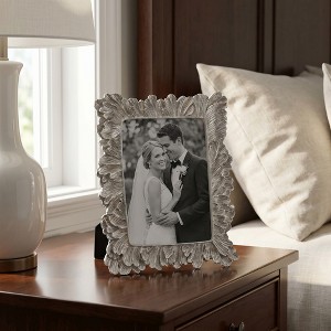 REGALWOVEN Tropical Botanical Palm Leaf Resin Picture Frame with