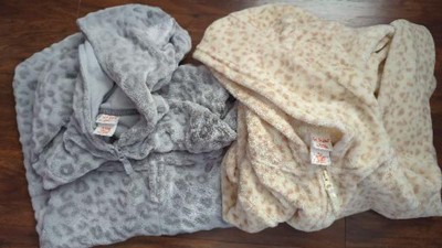 Cheetah Print Throw Blanket, Adorable Super-Soft Extra-Large Cheetah  Blanket for Women, Girls, Teens and Children, Cute Fleece Leopard Blanket  (127 CM x 150 CM) Warm & Cozy Throw : : Home