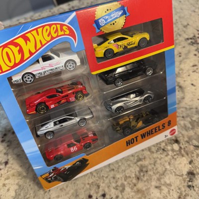 Hot Wheels Cars & Trucks Set with 1 Exclusive Car - 1:64