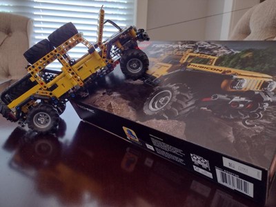 Lego Jeep Wrangler Ready to Tackle the Stay-at-Home Trail