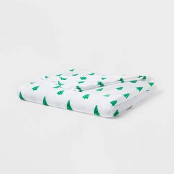 66"x90" Christmas Plush Blanket - Wondershop™