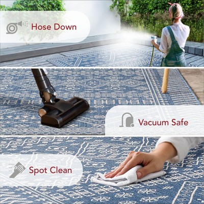 Coastal Charm Blue Synthetic 3' 9" x 5' 7" Indoor/Outdoor Area Rug