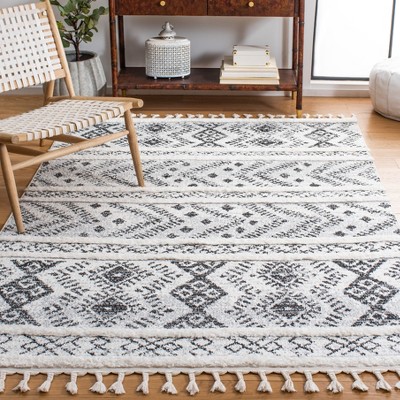 Gray Diamond Shag Round Braided Synthetic Rug