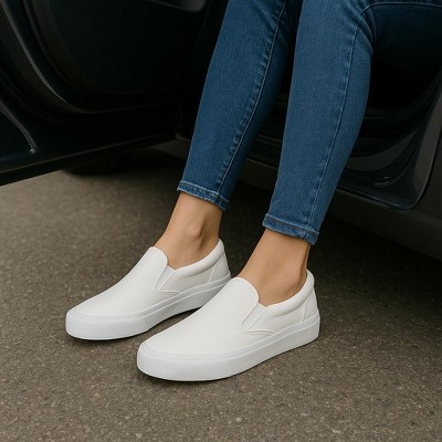 Женские кроссовки CUSHIONAIRE Ferris Fashion Slip On Sneakers for Women – Laceless Everyday Casual Womens Shoes with Cushioned Insole and Flexible Sole White 8 — фото 2