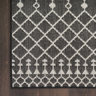 Black and White Moroccan Trellis 8' x 10' Flatweave Outdoor Rug