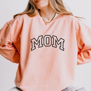 Simply Sage Market Embroidered Mom Varsity Outline Lightweight Garment Dyed Sweatshirt - 1 of 4