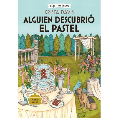Alguien Descubrió El Pastel / The Diva Takes the Cake - (Cozy Mystery) by  Krista Davis (Paperback)