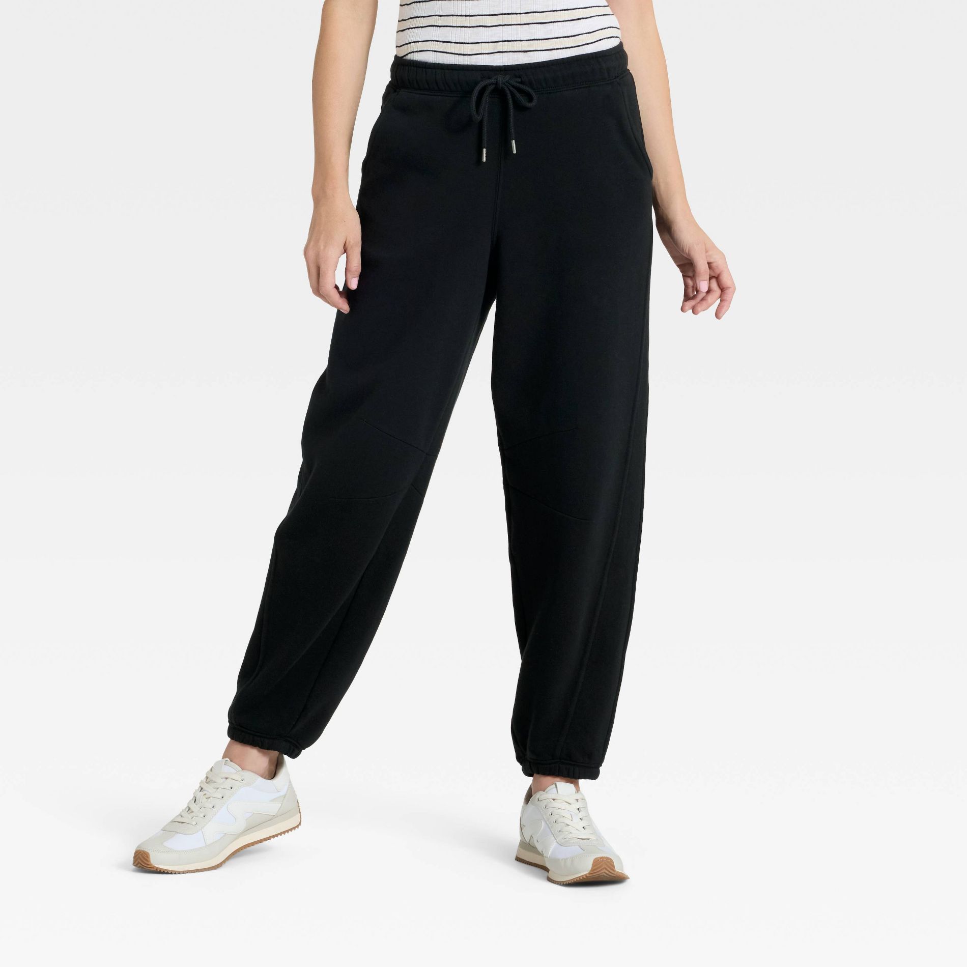 Women's Mid-Rise Barrel Leg Sweatpants - Universal Thread™