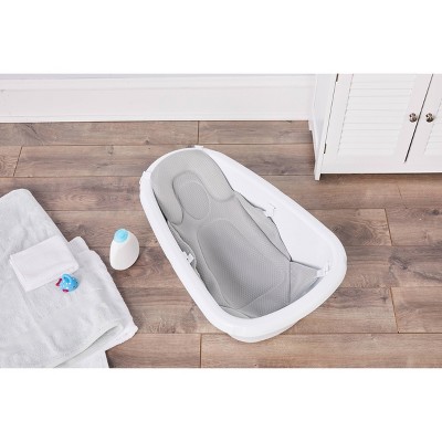 I loved all the functions of this bathtub. As your baby grows, so