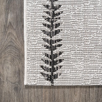 Tribal Diamond Trellis Easy-Care Indoor/Outdoor Area Rug - Black/Ivory