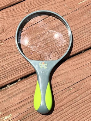 Toy magnifying store glass target