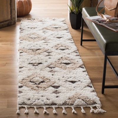 Ivory Diamond Braided Edge Shag Rug 27in x 19in