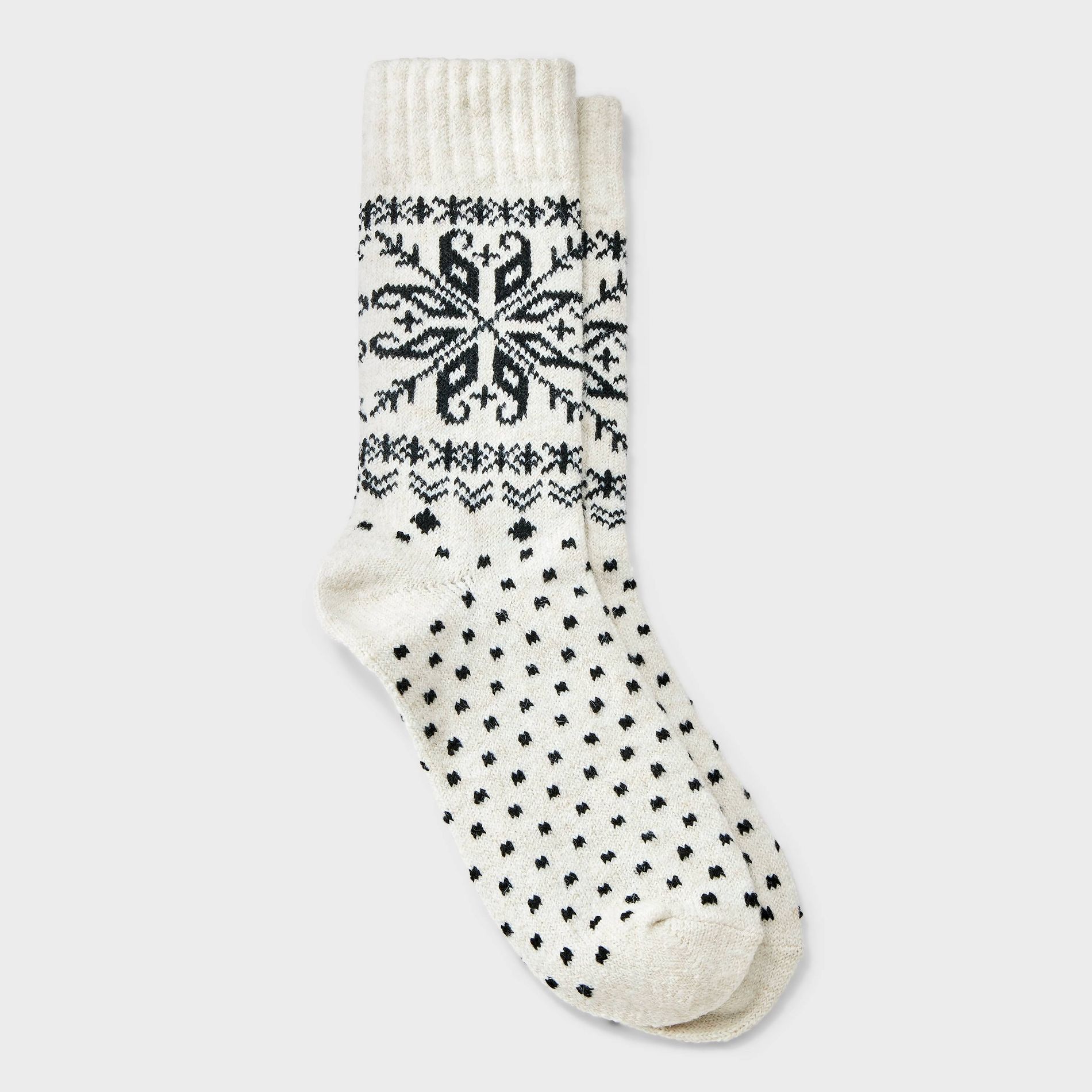 Women's Super Soft Snowflake Cozy Crew Socks - Universal Thread™