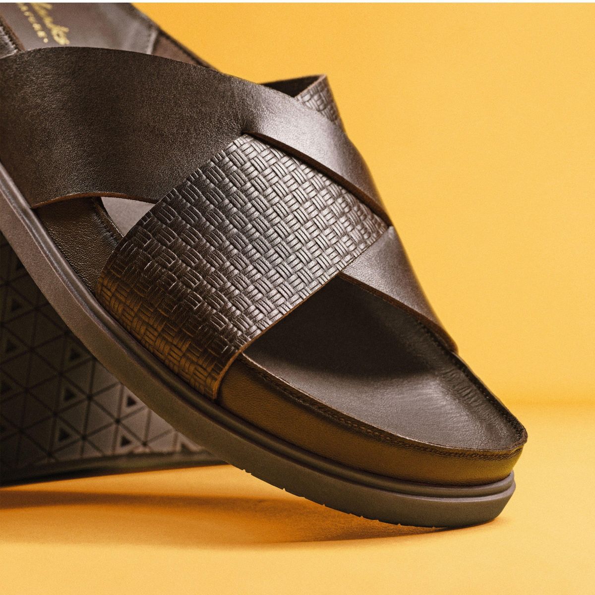 Clarks Mens Torford Cross Brown Leather Sandals - thumbnail 3