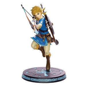 Dark Horse Comics The Legend of Zelda: Breath of the Wild 10" Link Figure - 1 of 4