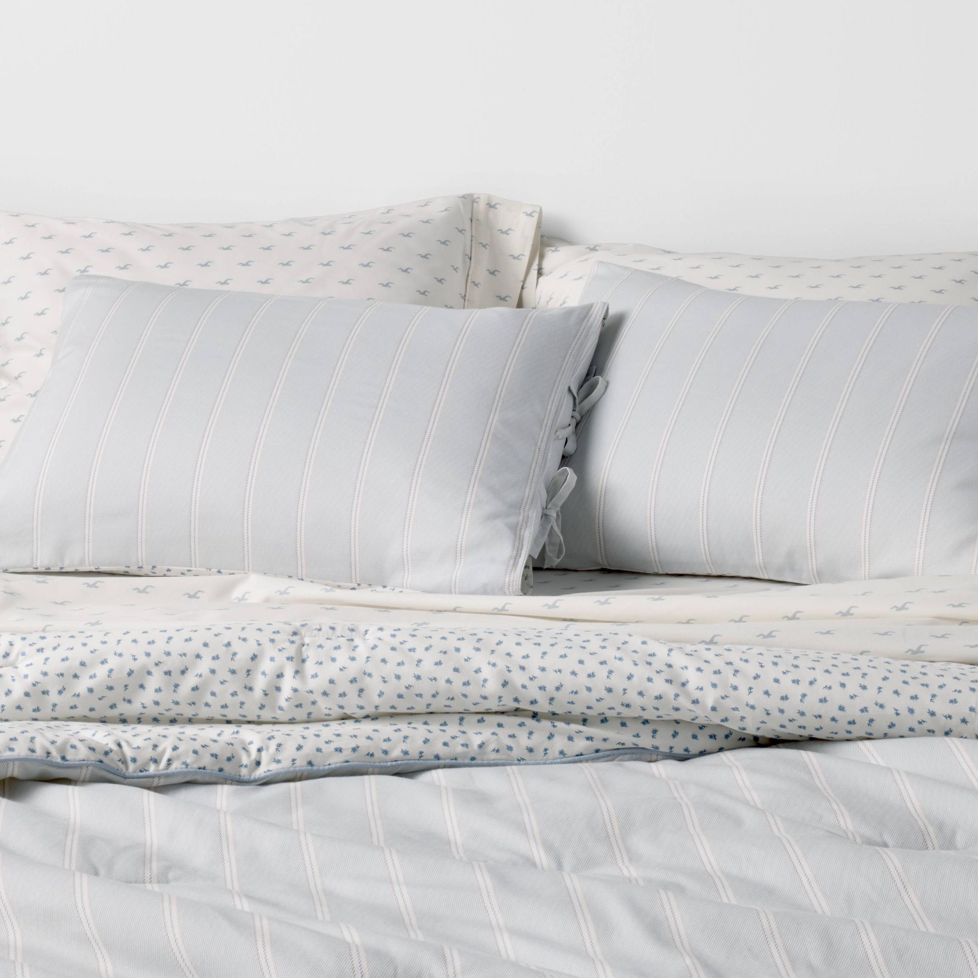 Full/Queen Reversible Percale Comforter Set Blue Stripe - The Hollister Collection at Target