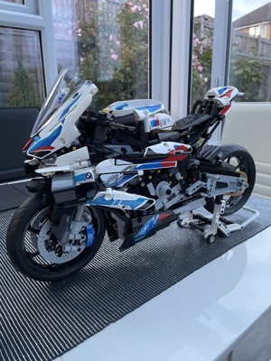 LEGO Technic BMW M 1000 RR boasts authentic features like a functional  3-speed gearbox » Gadget Flow