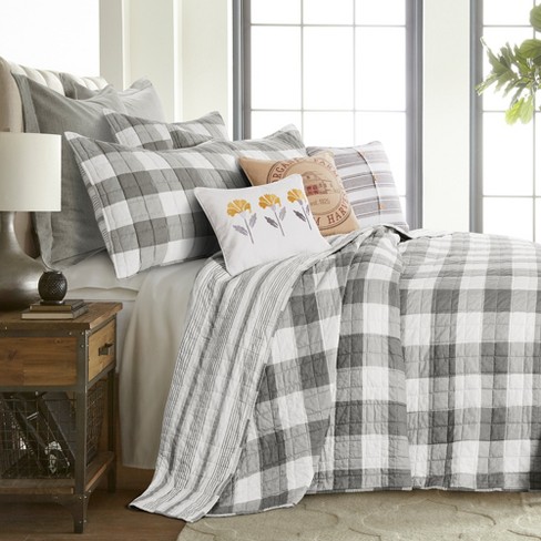 Bedspread and shop pillow set