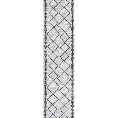 Tribal Diamond Trellis Easy-Care Indoor/Outdoor Area Rug - Black/Ivory