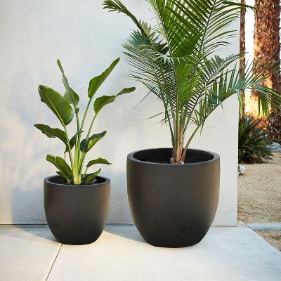 Medium Black Magnesium Oxide Round Outdoor Planter