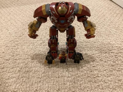 LEGO Marvel The Hulkbuster: The Battle of Wakanda 76247, Action