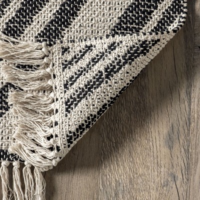 Luxurious Gray Cotton Geometric Tassel Area Rug 5' x 8'