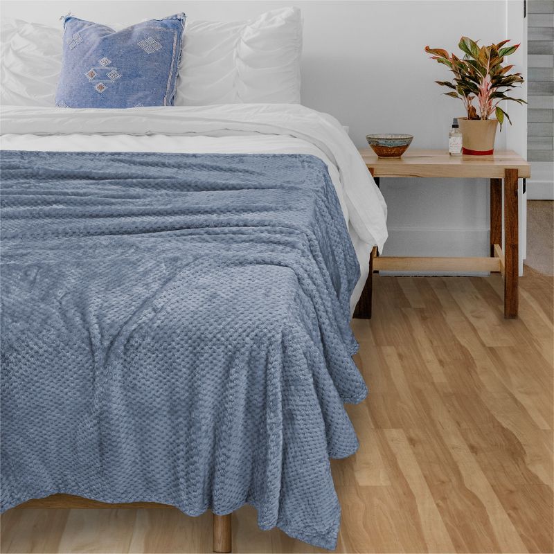 PAVILIA Soft Waffle Blanket Throw for Sofa Bed, Lightweight Plush Warm Blanket for Couch, 5 of 8