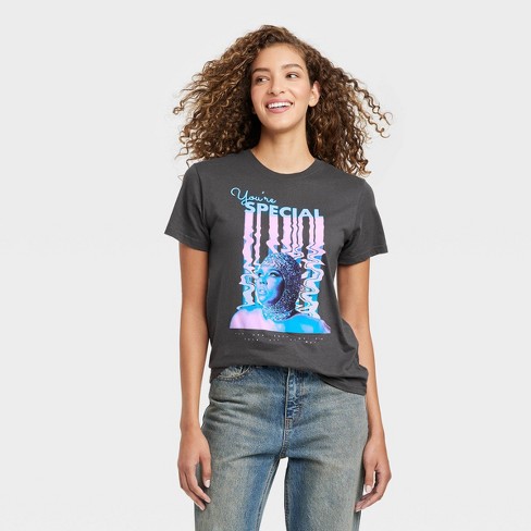 Women's Lizzo Wavy Portrait Short Sleeve Graphic T-shirt - Black : Target