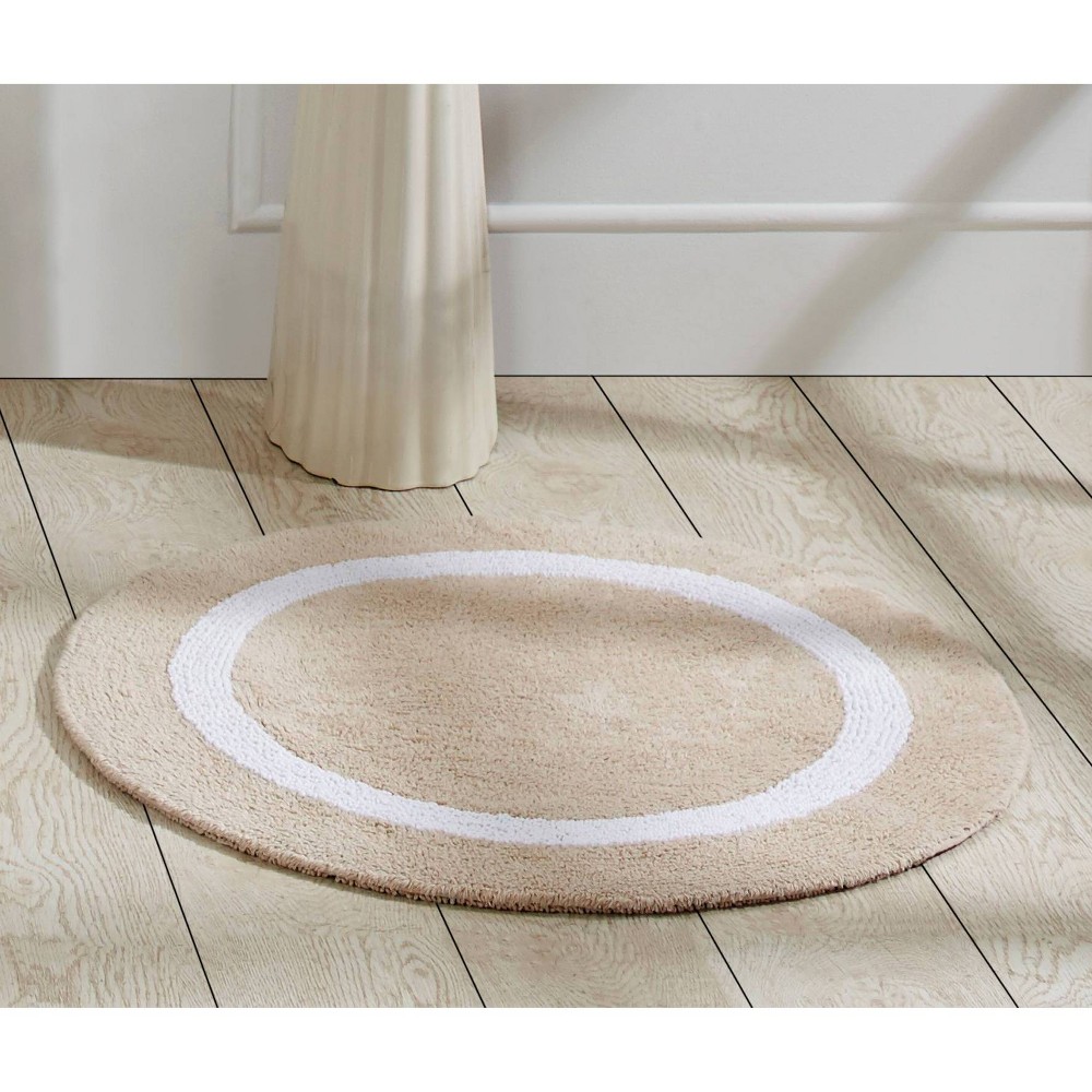  Round Hotel Collection Bath Rug Sand/White