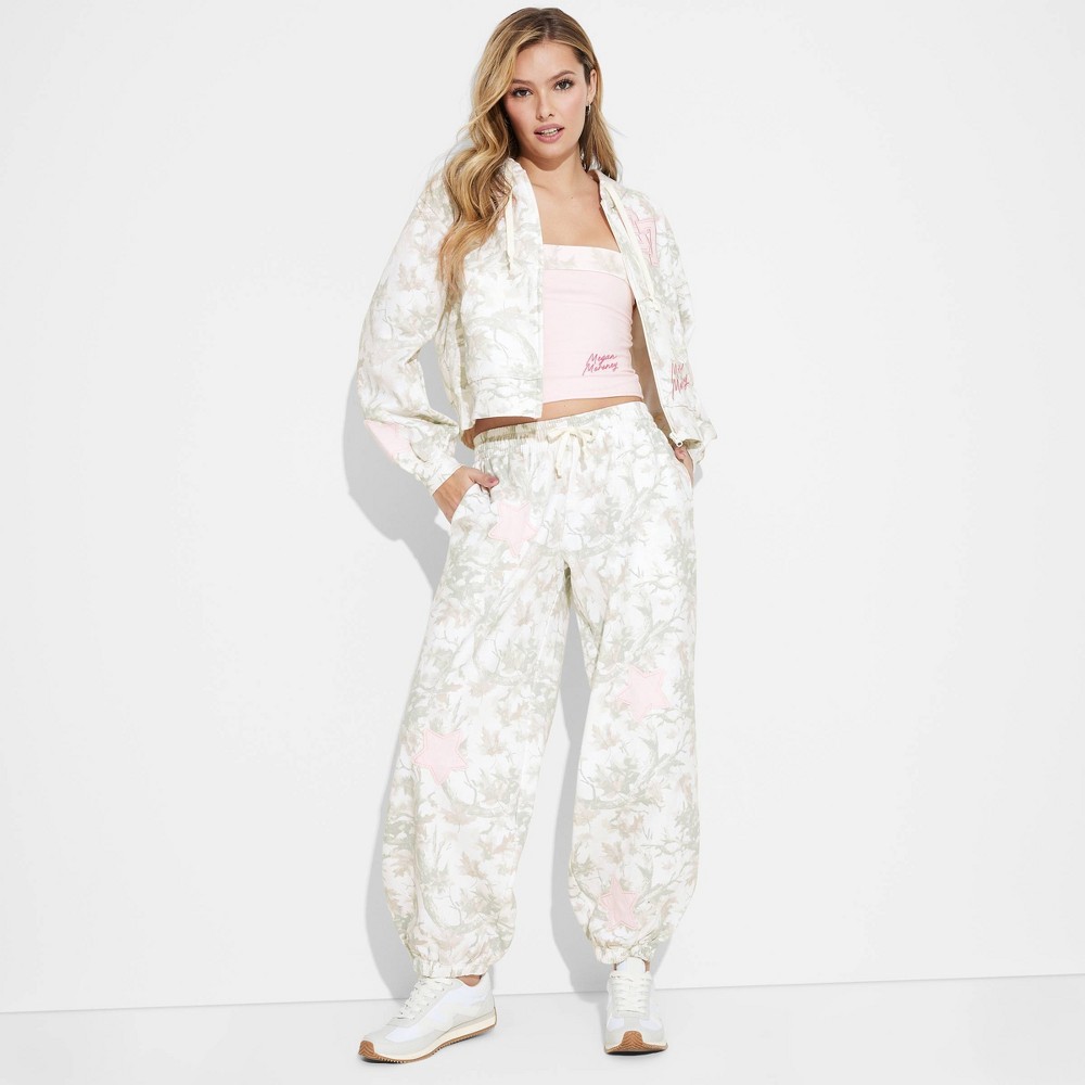 Women's Star Fleece Graphic Jogger Pants - Beige Camo M