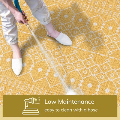 Yellow and White Flatweave Synthetic 5' x 7' Area Rug