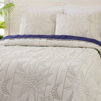 Full White Cotton Reversible Quilt Set with Graphic Detail