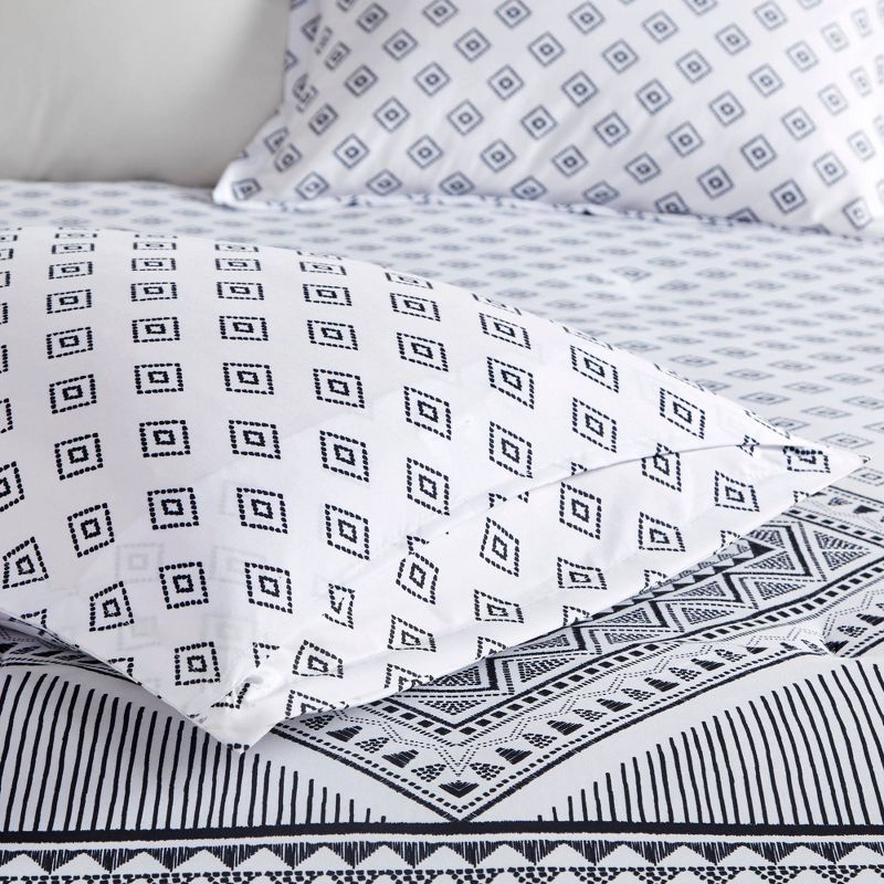Intelligent Design Isla Reversible Comforter Set Black/White, 6 of 12