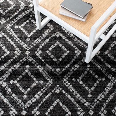 Adirondack Black Geometric Synthetic Area Rug 2'6" x 4'
