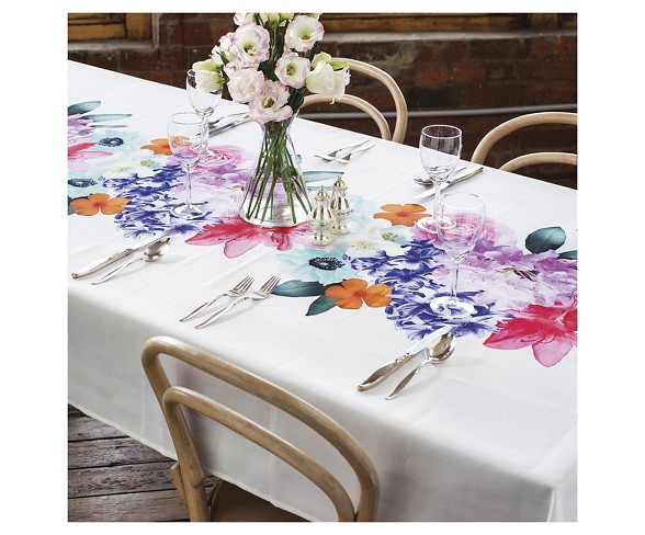 118"x59" Coral Tablecloth White - Ladelle