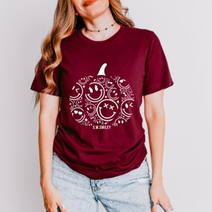 Simply Sage Market S.W.Smiley Pumpkin Outline Short Sleeve Tee - 1 of 4