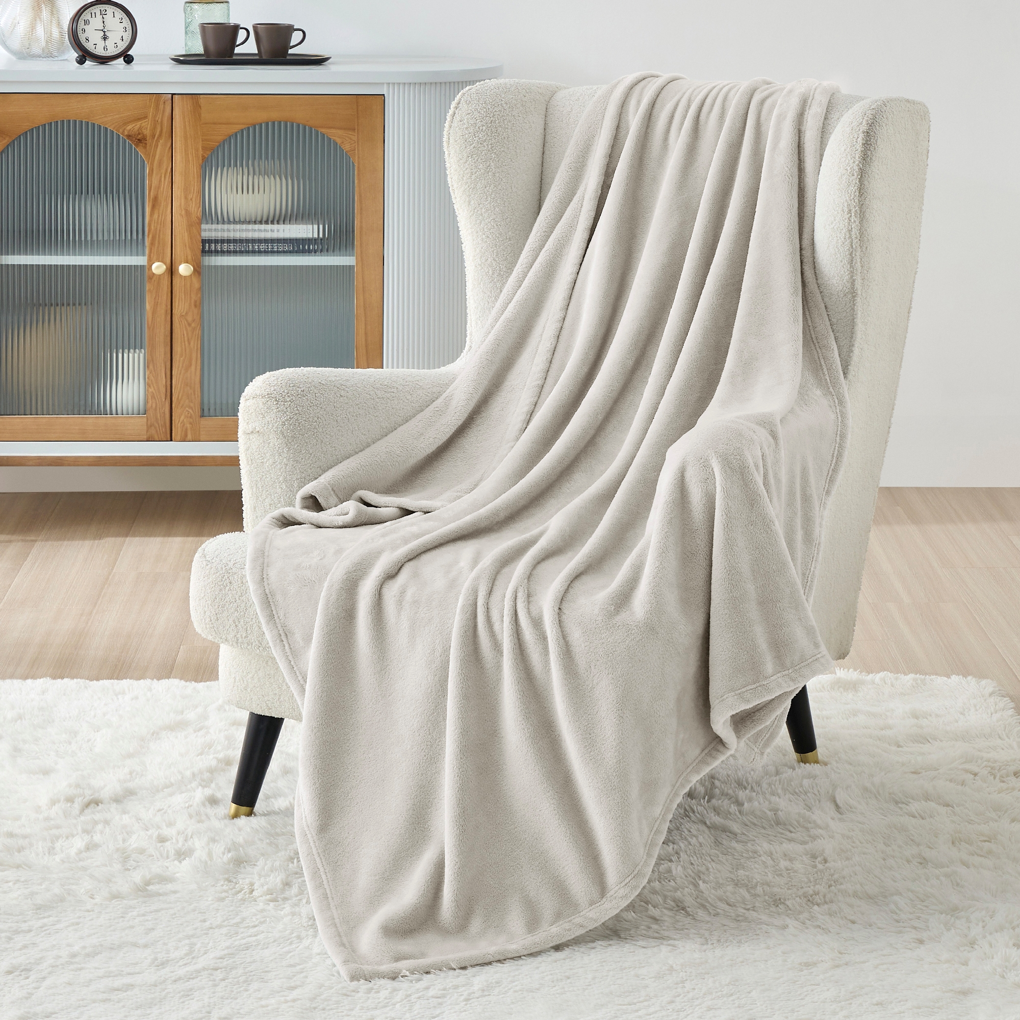 Bedsure Flannel Blanket Solid 280GSM Soft Fuzzy Plush Throw Size Linen