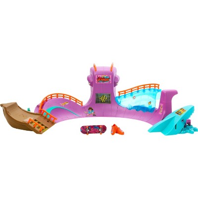 Hot Wheels Ultimate Garage Playset with Attack Shark Spiral Ramp