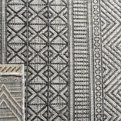 Safavieh Black and Grey Geometric Square Indoor/Outdoor Rug