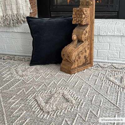 Agoo 5'3" x 7' Gray and Cream High Pile Polyester Area Rug