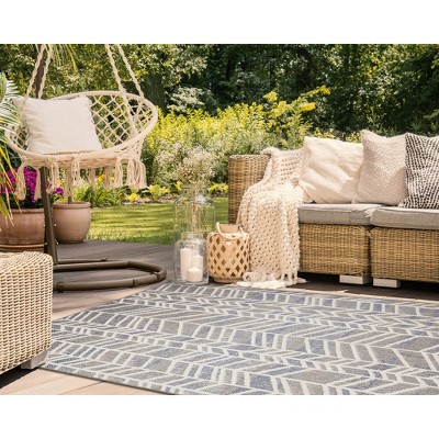 Cove Ivory and Grey Square Synthetic Indoor/Outdoor Rug