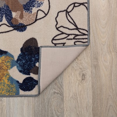 Cream Floral Non-Slip Synthetic 5' x 7' Area Rug