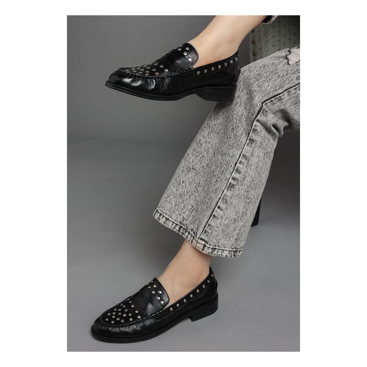 Женские туфли Rag & Co Womens Oglavia Studs Embellished Leather Loafers 7 — фото 8